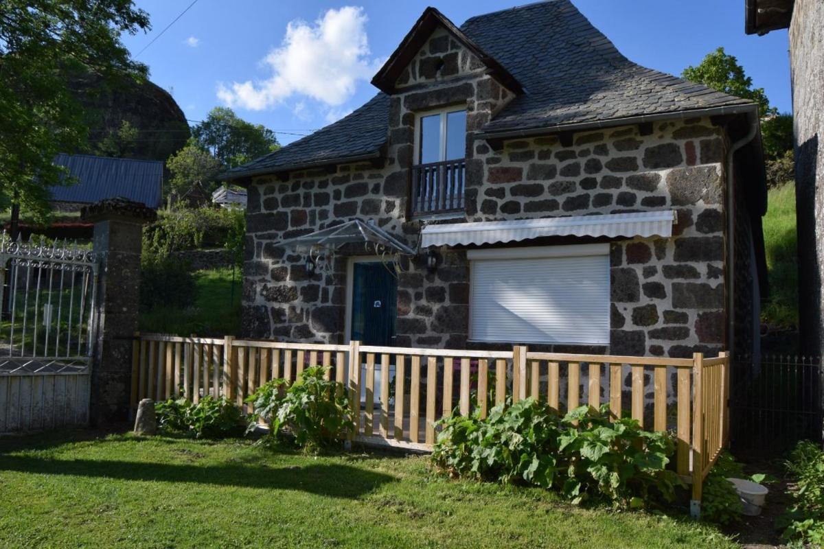 Gite 4 Personnes Dans Le Cantal Animaux Bienvenus Lascelle Esterno foto