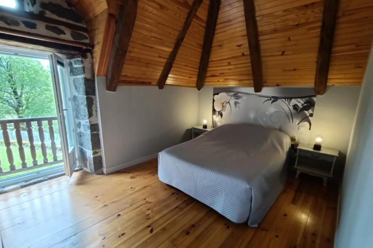 Gite 4 Personnes Dans Le Cantal Animaux Bienvenus Lascelle Esterno foto