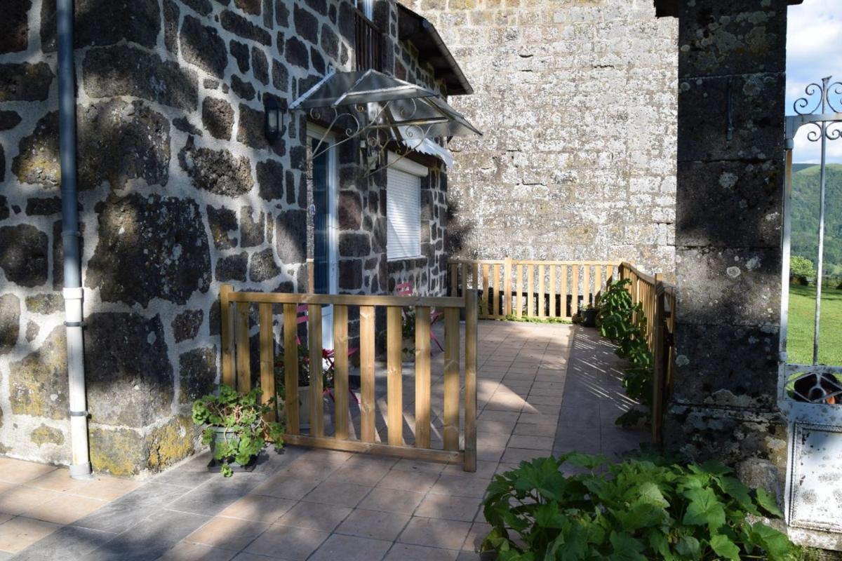 Gite 4 Personnes Dans Le Cantal Animaux Bienvenus Lascelle Esterno foto